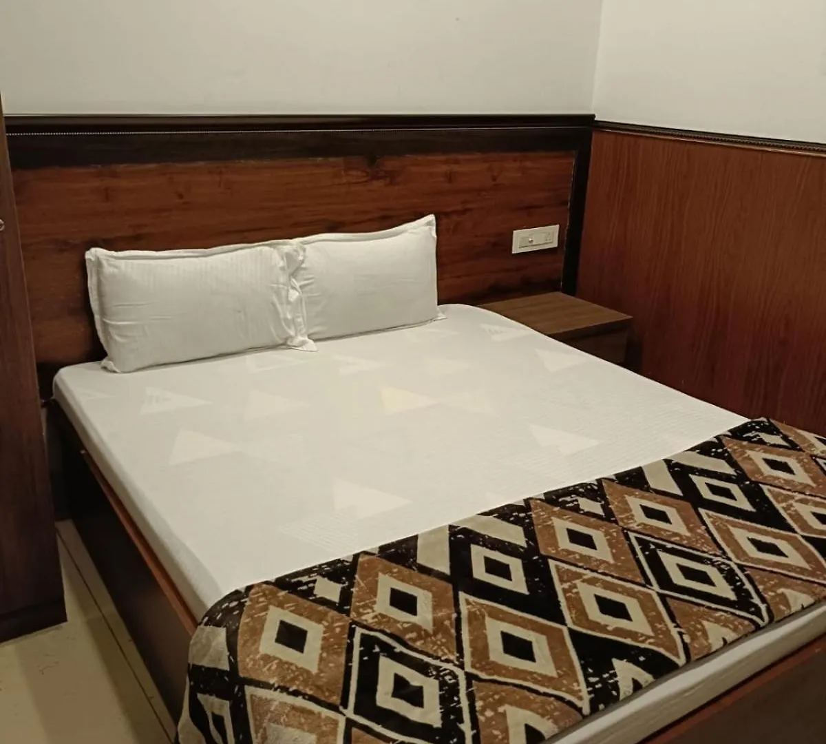 The Bed Metro Residency Hostel Alwaye