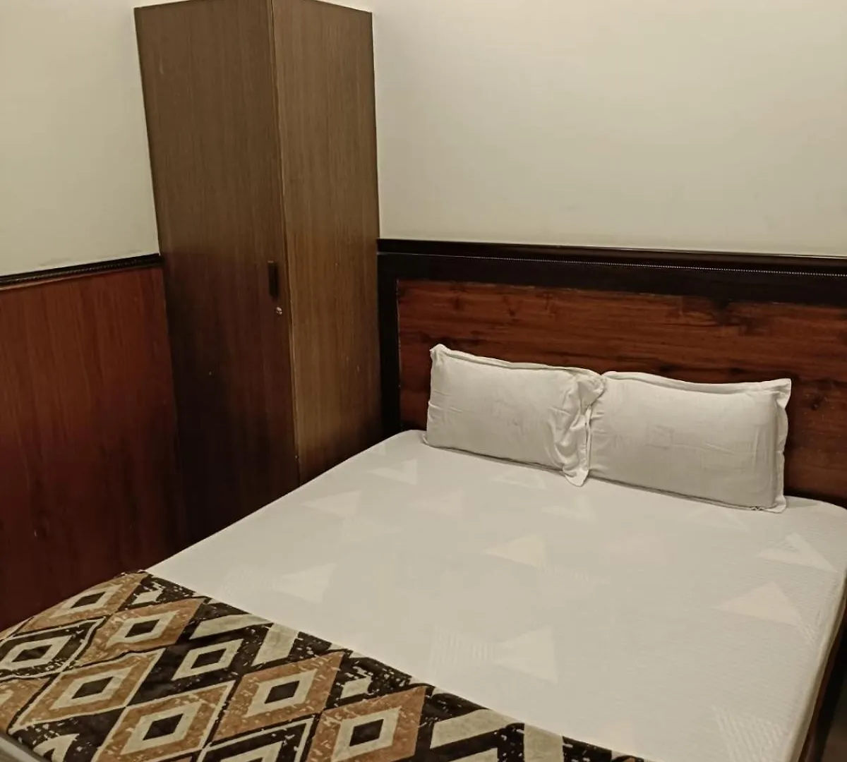 The Bed Metro Residency Hostel Alwaye